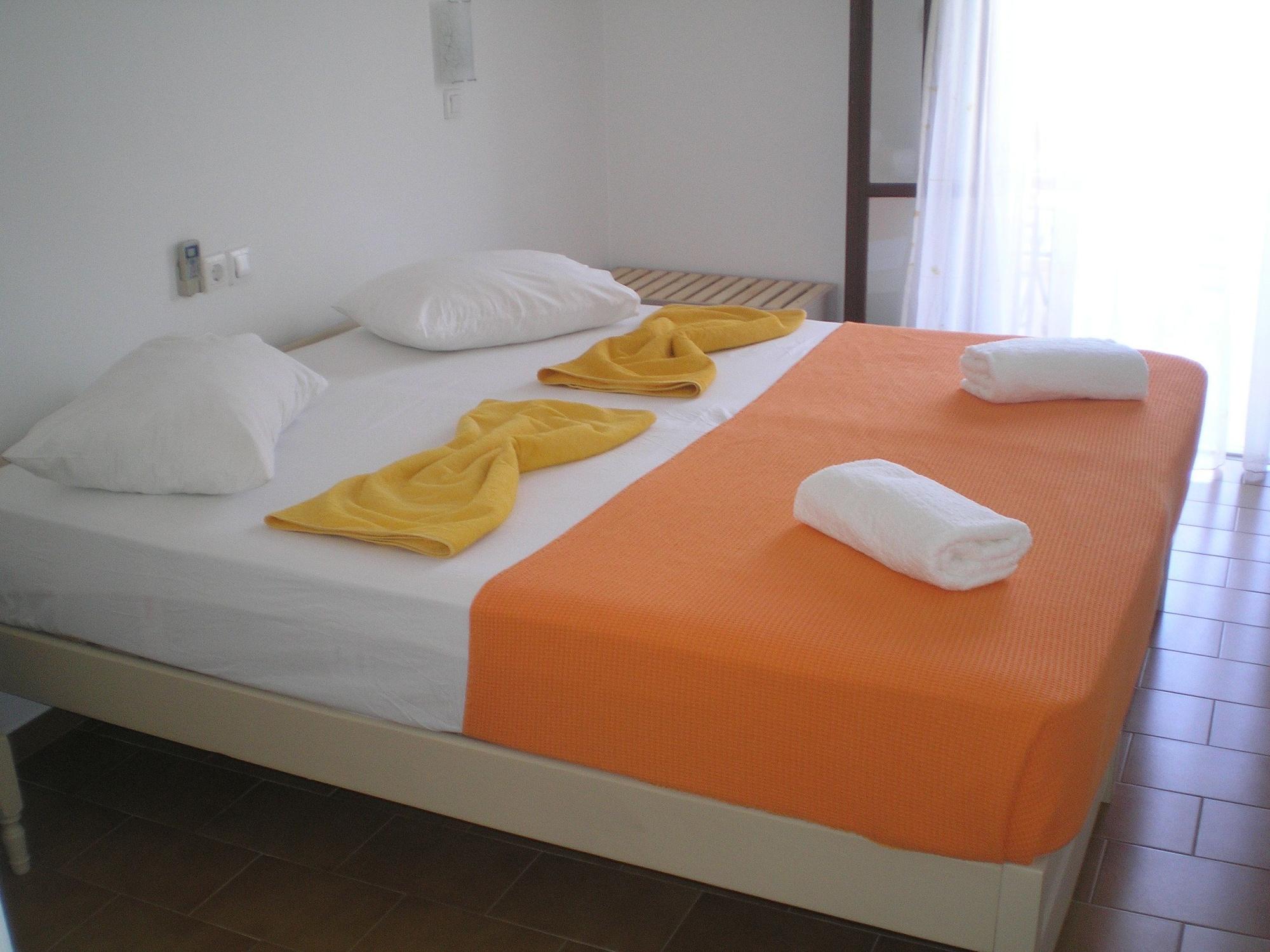 Golden Sun Aparthotel Иос Хора Екстериор снимка